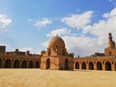 the-courtyard-and-the-minaret-of-ibn-tulun-mosque Ibn tulun mosque